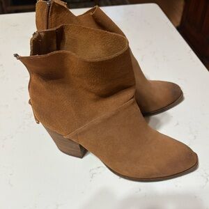 Chinese Laundry size 9 short boots